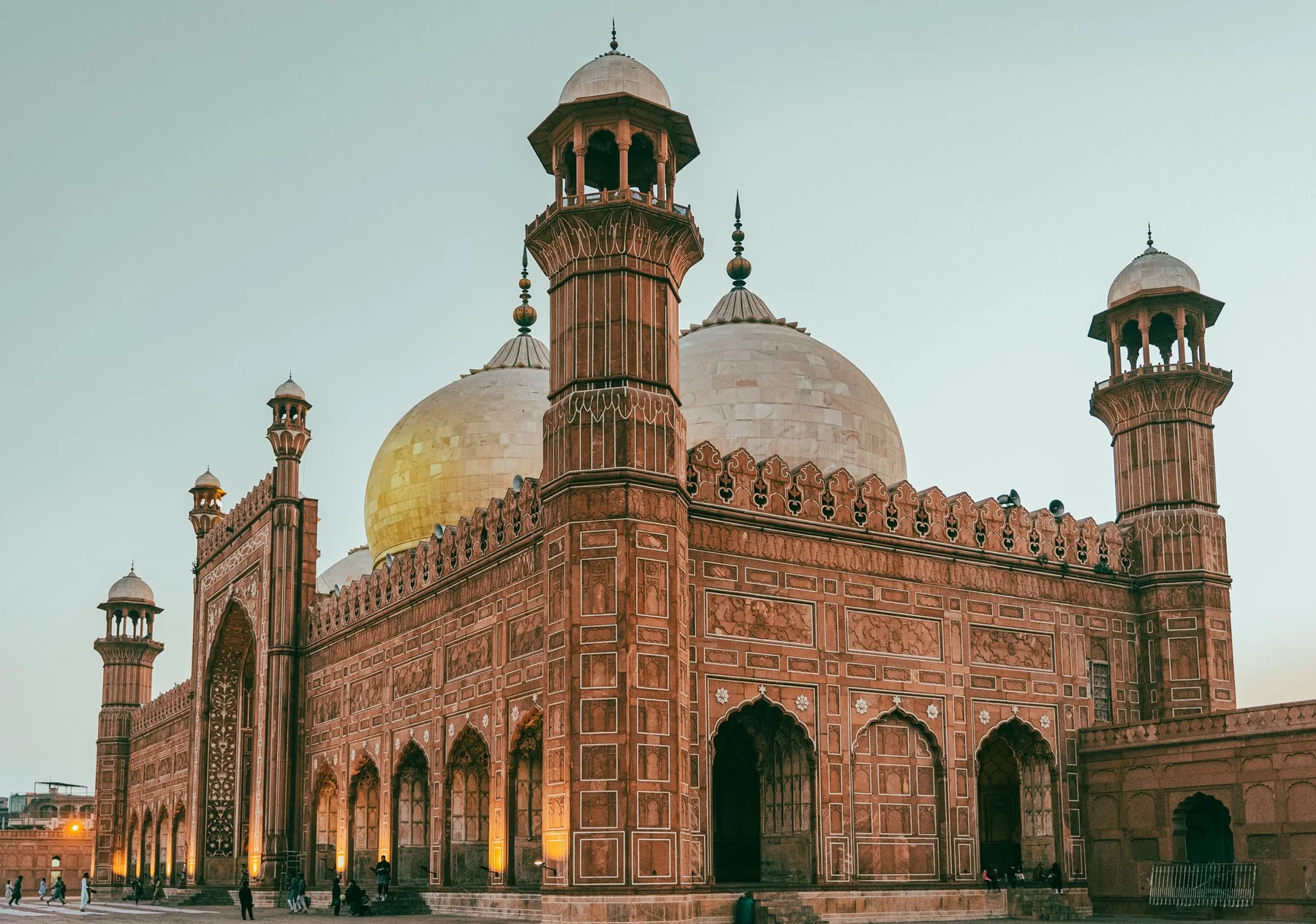 Capture of Badshahi Mosque showcasing magnificent Mughal architecture at dusk in Lahore, Pakistan.