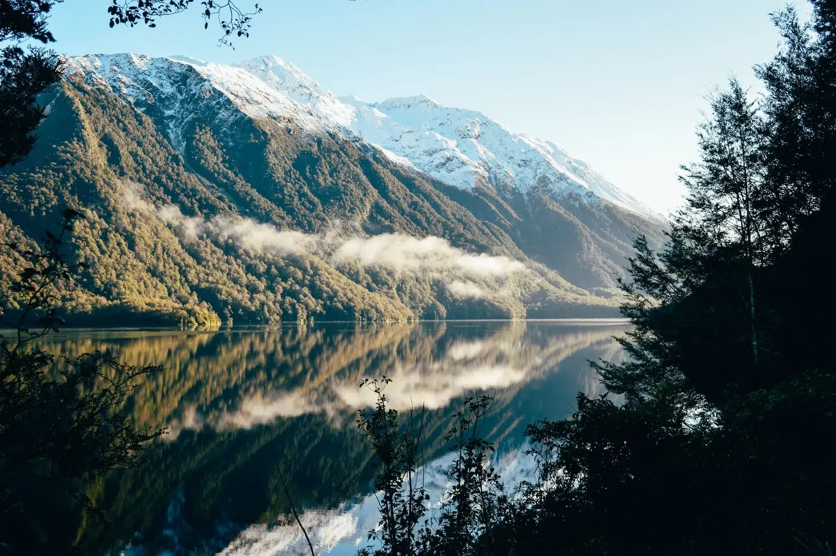 Mountains and lake scenery in New Zealand
